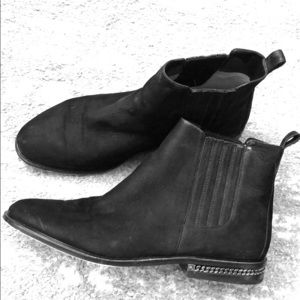 Micheal Korea soft leather slip on booties.